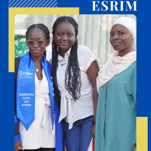 Trois étudiantes de l'ESRIM lors de la cérémonie de remise des diplômes